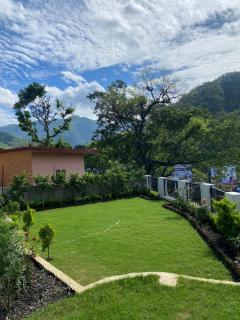 The White Flower Homestay - 6