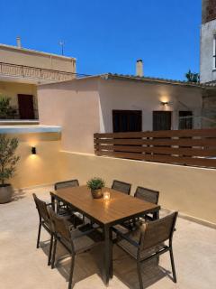 Bright apartment with court yard and swimming pool - 9