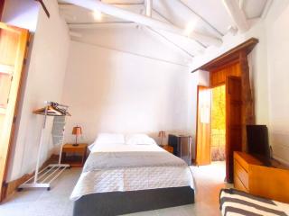 Acogedora habitación, fresca, independiente - 5