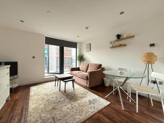 Chic 1-Bed Flat in Sheffield City Centre - 6