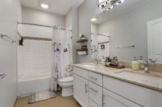 Downtown Elmhurst Luxury Apartments Near Metra & O'Hare with Pool, Gym, Parking & Theater - 3