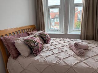 Prime Location - Beach Front - Sleeps 2-4 - 2 beds - Beach 2 min walk - 8