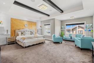 Luxury 3BR Home Chestermere Retreat with Parking - 8