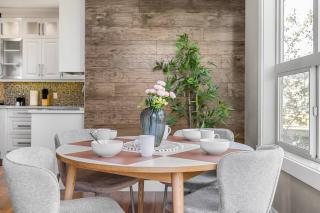 Luxury 3BR Home Chestermere Retreat with Parking - 4