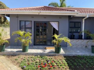 Modern 2 bed apartment with 2 baths - 2391 - 0