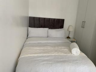 Modern 2 bed apartment with 2 baths - 2391 - 6