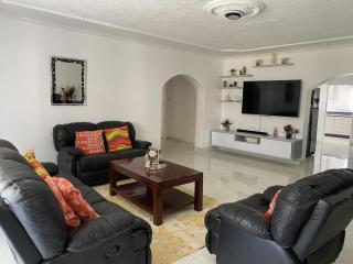 Newly renovated 4 bedroom guesthouse - 2389 - 0