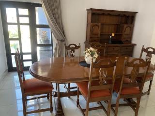 Newly renovated 4 bedroom guesthouse - 2389 - 9