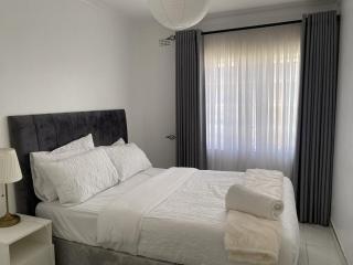 Newly renovated 4 bedroom guesthouse - 2389 - 3