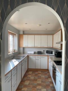 'Holland Heights' First floor apartment, 2 bedrooms sleeps 4, Allocated parking space, fast fibre broadband, Work station, - 7