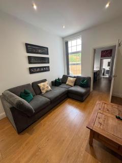 Spacious 2BR, Free Parking, Contractor Friendly - 9