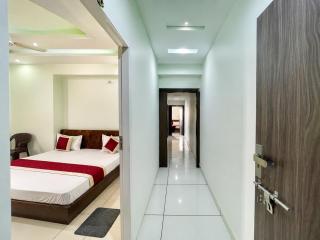 Near Mahakal Temple & Railway station - SLMR HOTEL- Fully Air conditioned Rooms with Wifi And Parking, , BEST FAMILY HOTEL IN UJJAIN - 2