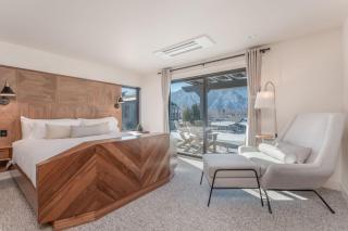 Contemporary Lakefront Condo F1 in Wapato Chelan - 8