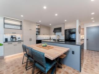 Contemporary Lakefront Condo F1 in Wapato Chelan - 7
