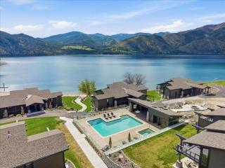 Contemporary Lakefront Condo F1 in Wapato Chelan - 6