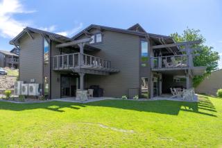 Contemporary Lakefront Condo F1 in Wapato Chelan - 5