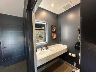 A12 War Admiral 1400 Suite - 1
