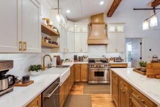 On 5 Acres! Cabin w/ Hot Tub in Lava Hot Springs - 2