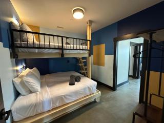 A12 Secretariat 2400 Suite - 3