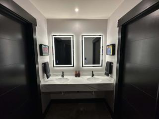 A12 Lower East Crown Exacta Suite - 5