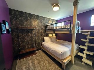 A12 Upper East Crown Exacta Suite - 5