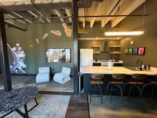 A12 Upper East Crown Exacta Suite - 2