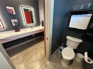 A12 Upper West Stakes Daily Double Suite - 1