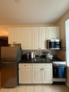 Chic Times Square 1BR Entire Apt - Private Kitchen & Bath - Hosts 4 - 4