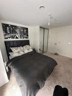 Stylish Flat 2 Bed Near Bluewater Mall Dartford - 0