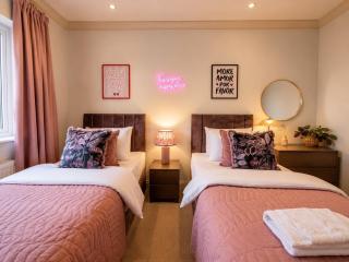 Stylish 5BR Retreat Luxury Stay Darlington - 7