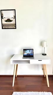 Top Central Aura Residency - Balcony - Steps to main attractions - 2