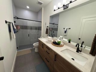 Executive 1BR Energy Corridor Pool& Gym Long Stays - 6