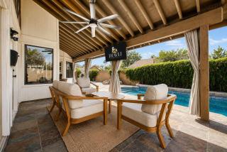 NEW Royal Palms Retreat with Pool Spa & Pool Table - 8