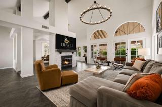 NEW Royal Palms Retreat with Pool Spa & Pool Table - 4