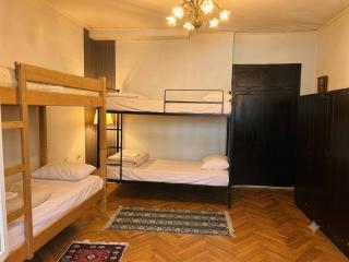 Galerys Hostel - 8