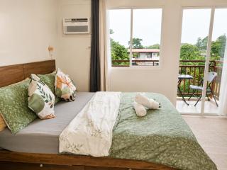 Spacious Studio w Pool, Gym, Smart Lock, Netflix - 2