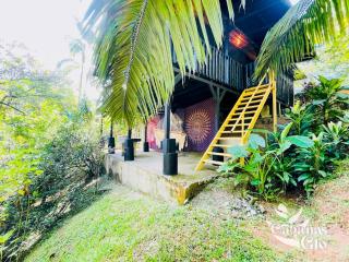 The Monkey Cabin, Walk to the beach! - 0