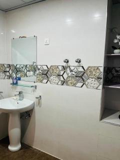 Prime Stay Luxurious Apartments - 9