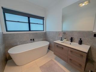 Luxury Away - Granite Belt Private House - 3