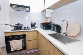 Stunning 1 BedroomJunction Mall with Workspace - 9