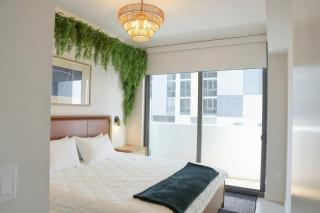 2BR 2BA Palm Oasis at The Crosby - 3