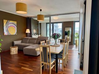 GARDEN TOWERS BOUTIQUE APARTMENT with FREE PARKING - 6