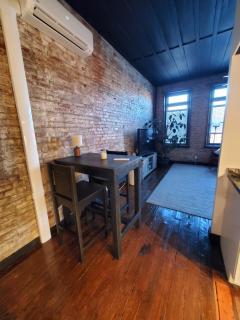 The Loft Sleeps 6 Includes Fully Equipped Kitchen, Washer, Dryer, Heat, and Air Conditioning - 8