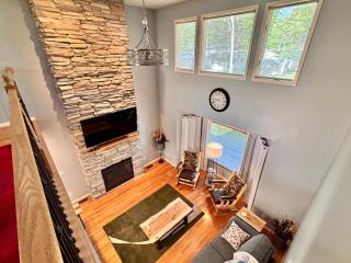 Spacious Retreat w Lake access Jacuzzi tub - 8