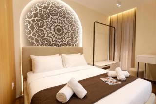 Modern Pool Side Studio Palm - Happy Rentals - 1