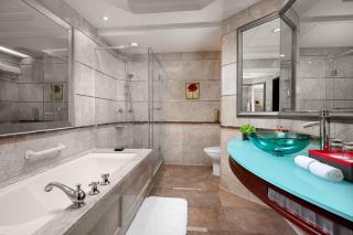 Crowne Plaza Shanghai Nanjing Road by IHG - 3