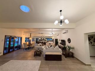 Private 4BR Villa Near Kabalana Beach Sleeps 8 - 2