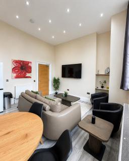 Large Flat in Edinburgh with Mountain Views - 4