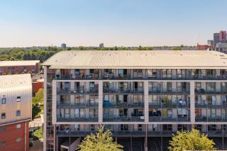 Central Apt - Balcony, Netflix, Walk to Bullring - 3