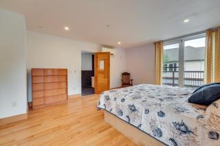 Shop, Dine, Walk to Deering Oaks! Family Getaway - 1